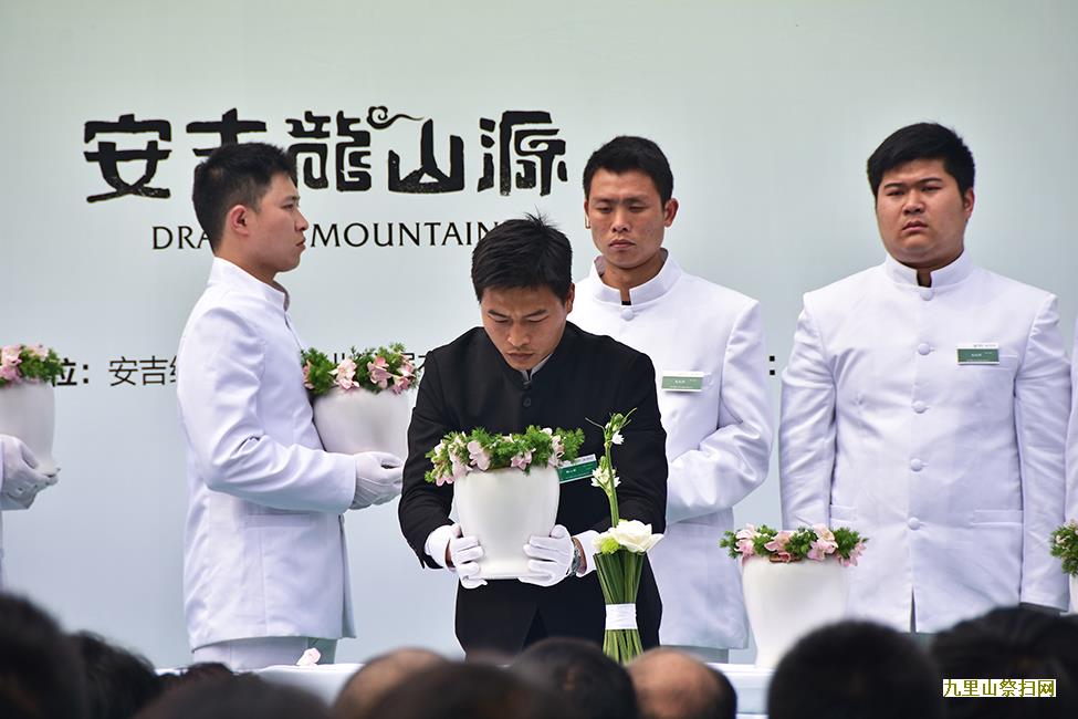 墓地的双分水和簸箕水子孙会怎样